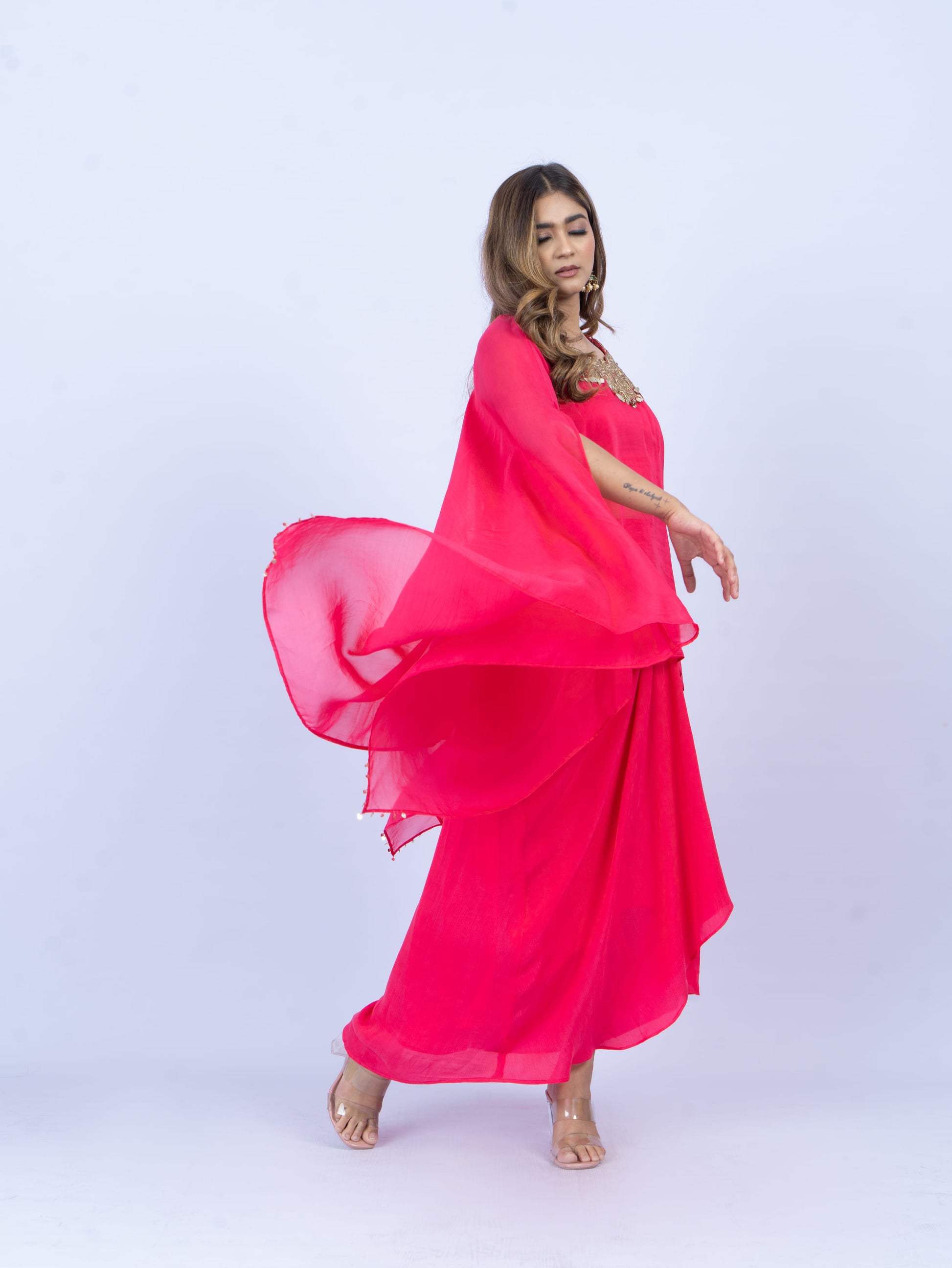 Solid cape set paired with drape skirt