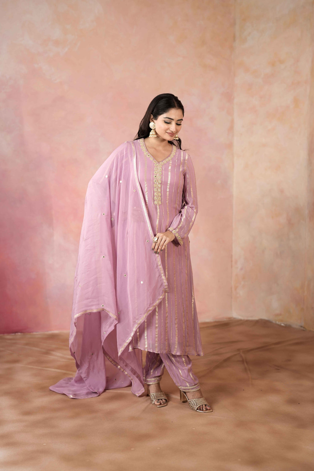 V-NECK STRAIGHT KURTA SET