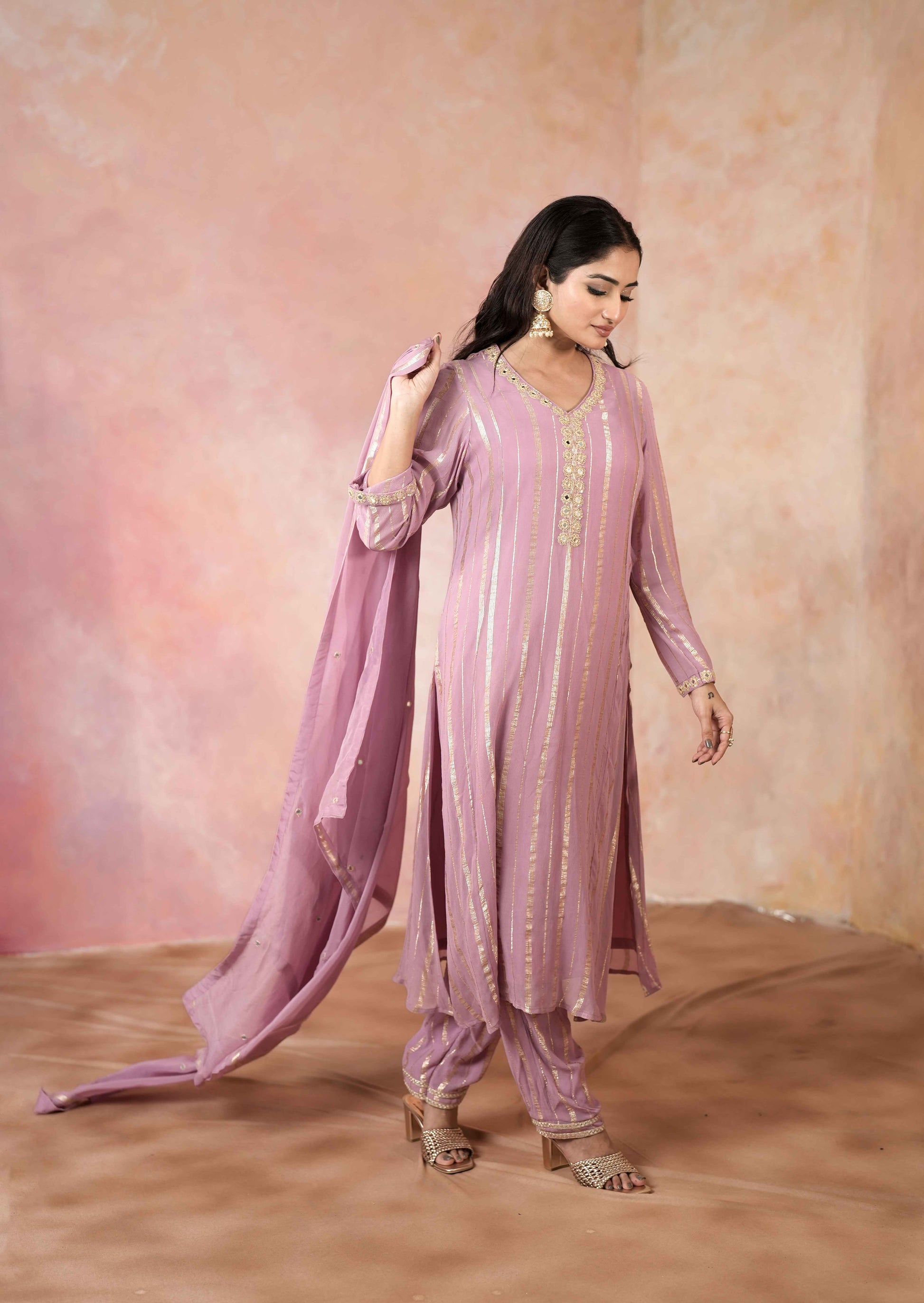 V-NECK STRAIGHT KURTA SET