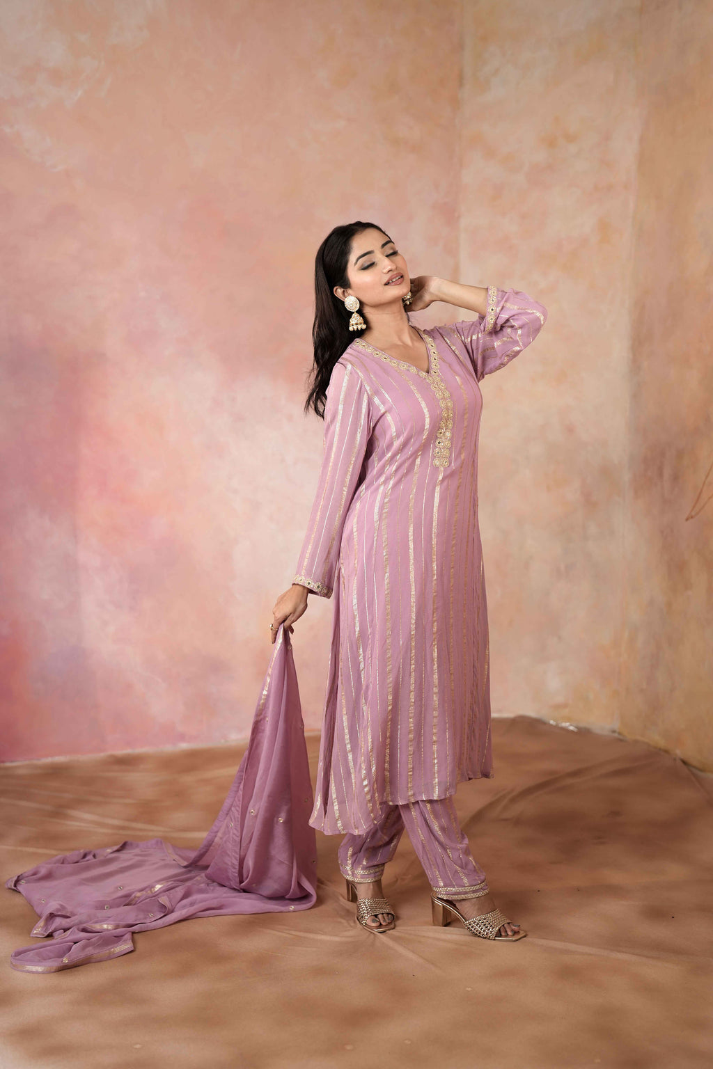 V-NECK STRAIGHT KURTA SET