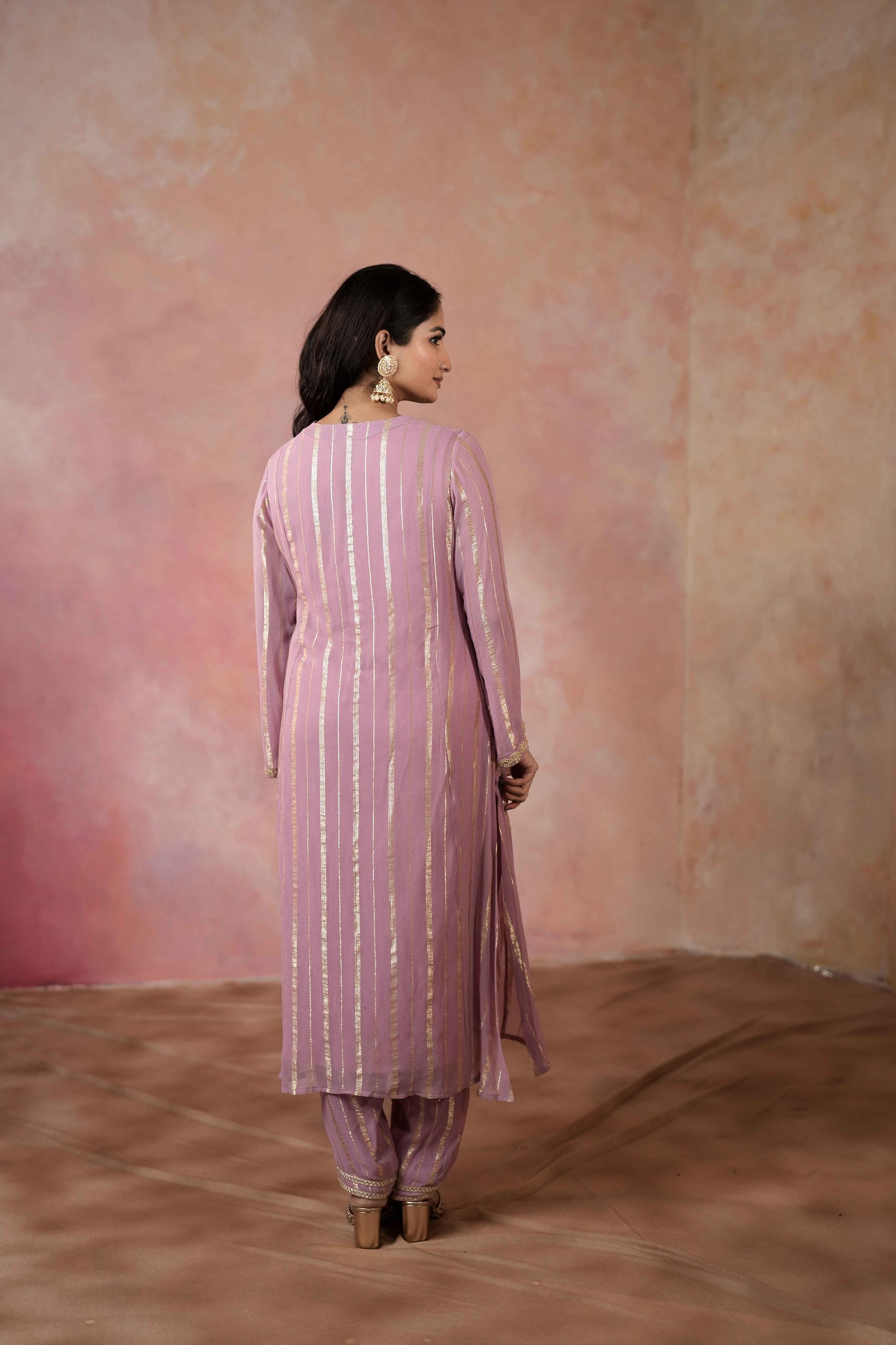 V-NECK STRAIGHT KURTA SET