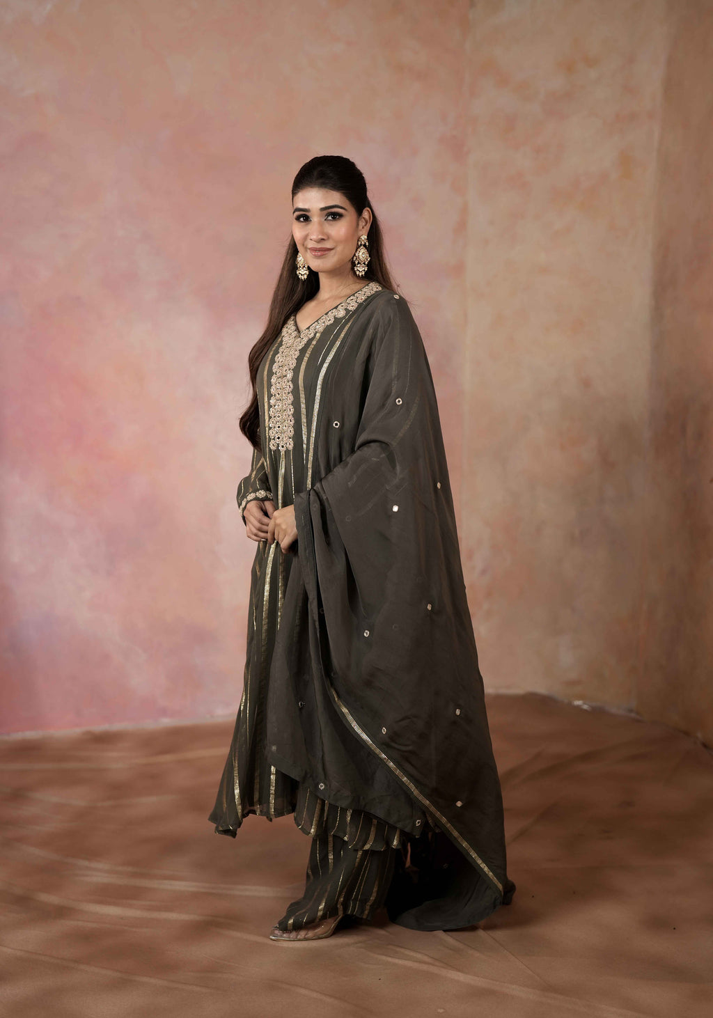 V-NECK STRAIGHT KURTA SET