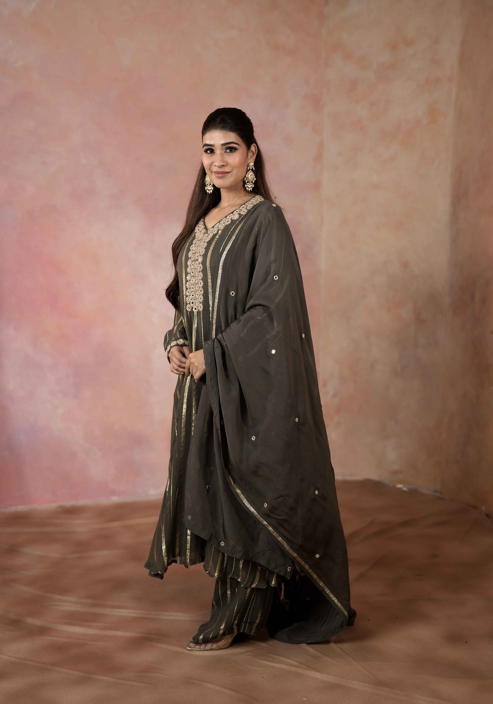 V-NECK STRAIGHT KURTA SET