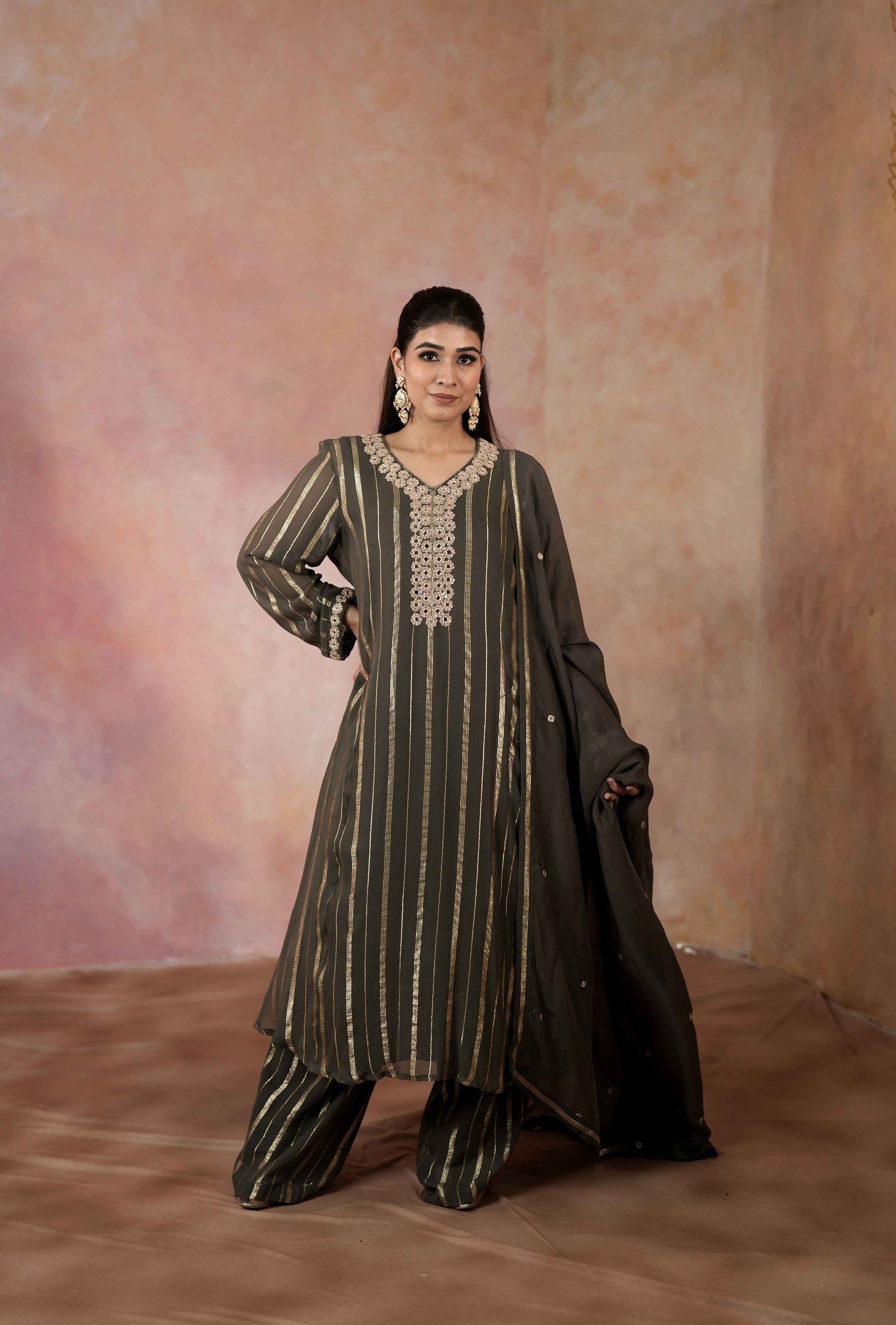 V-NECK STRAIGHT KURTA SET