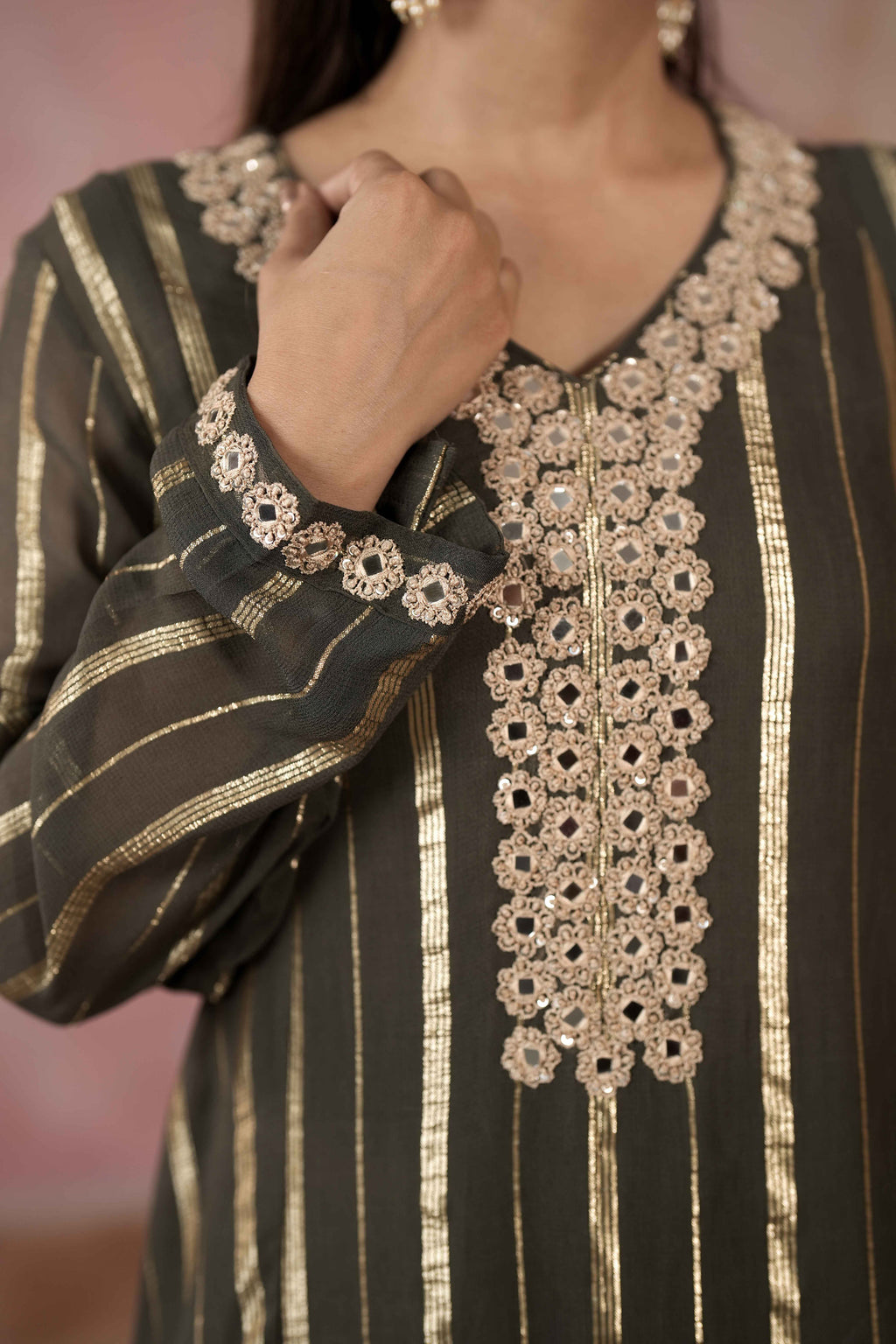 V-NECK STRAIGHT KURTA SET