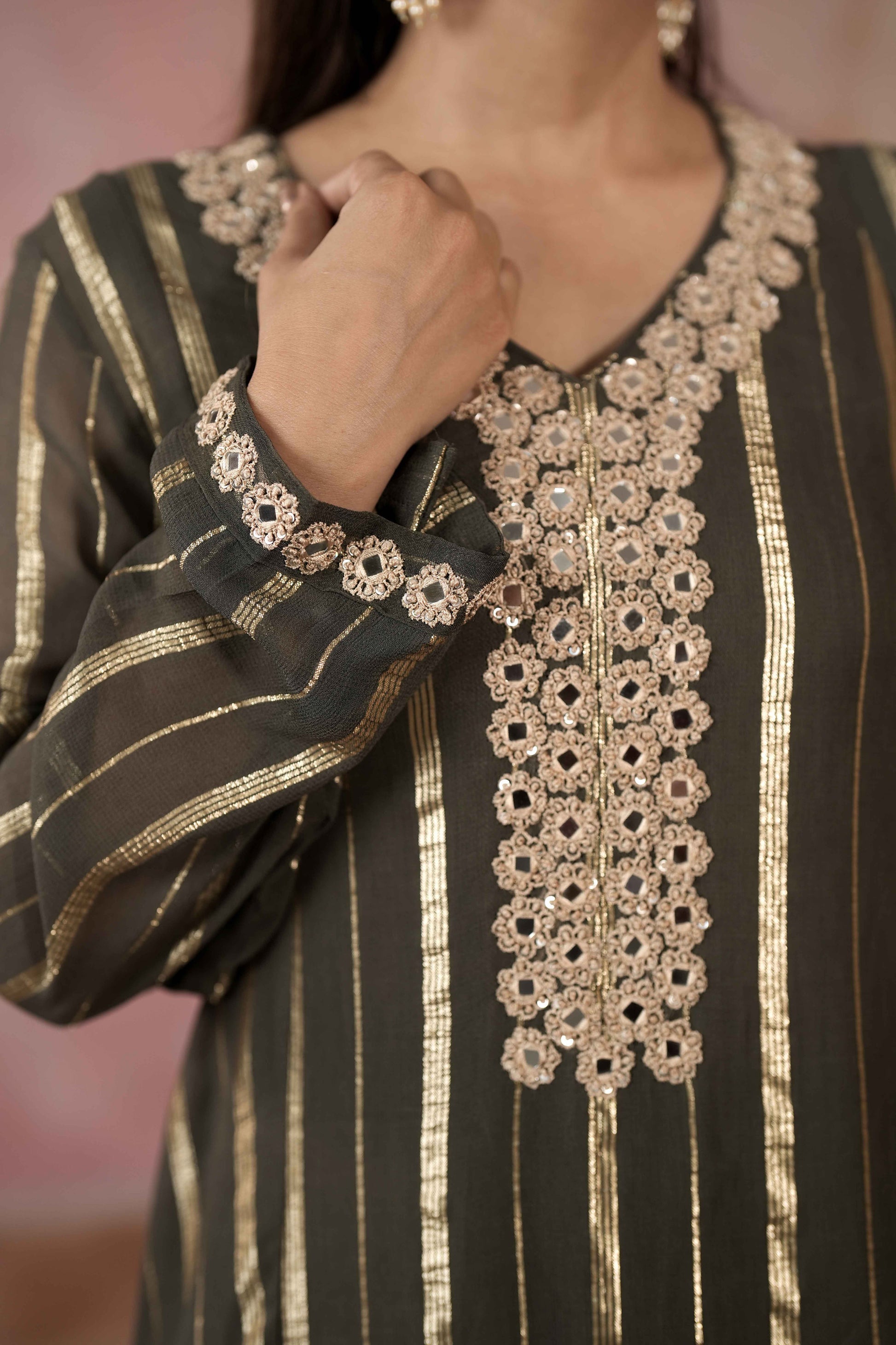 V-NECK STRAIGHT KURTA SET