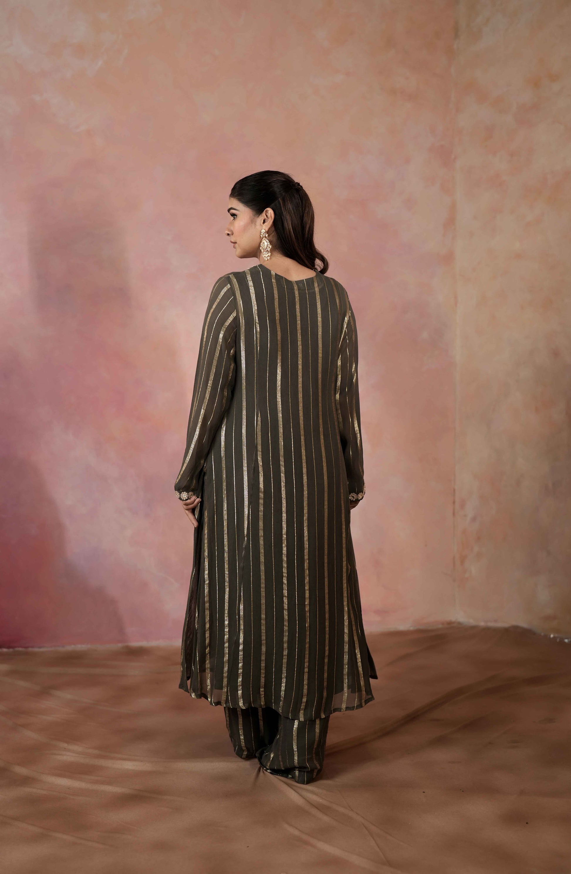 V-NECK STRAIGHT KURTA SET